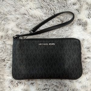 Michael Kors Jet Set Travel Large Top Zip Wristlet